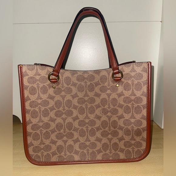 COACH Tyler Carryall - Picture 3 of 7